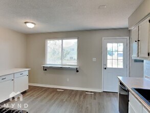 384 Parkdale Dr in West Jefferson, OH - Building Photo - Building Photo