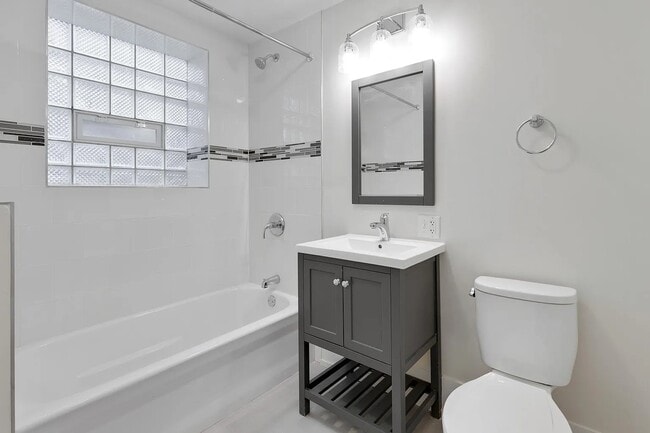 6041 S Saint Lawrence Ave, Unit 2N in Chicago, IL - Building Photo - Building Photo