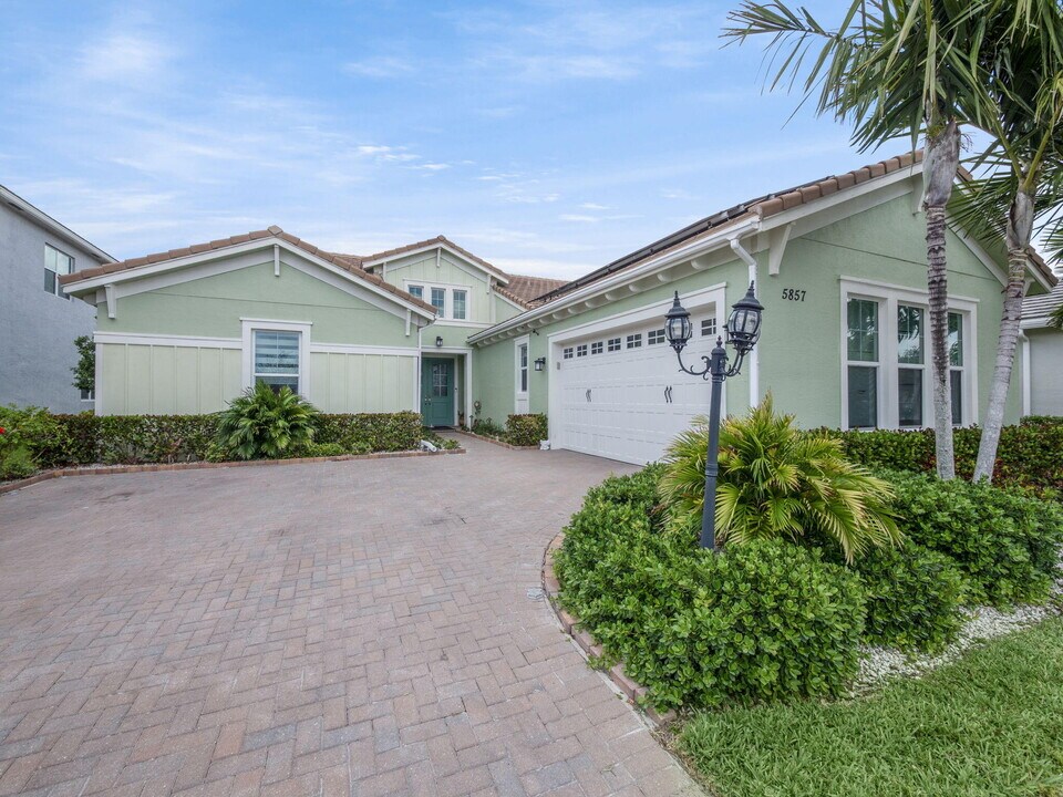 5857 Whippoorwill Cir in Westlake, FL - Building Photo