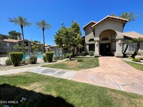 9600 N 96th St in Scottsdale, AZ - Foto de edificio - Building Photo