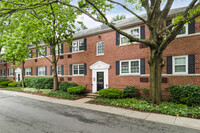 Arlington Oaks in Arlington, VA - Building Photo - Building Photo