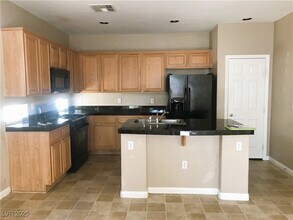 6196 Glimmering Light Ave in Las Vegas, NV - Building Photo - Building Photo