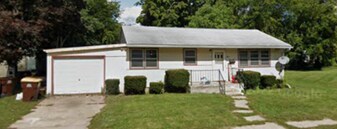 632 W Chestnut St in Freeport, IL - Building Photo