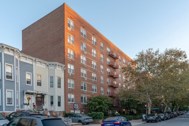 651 Vanderbilt St