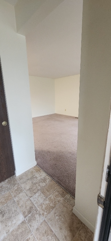 4749 Foxdale Dr in Dayton, OH - Foto de edificio - Building Photo