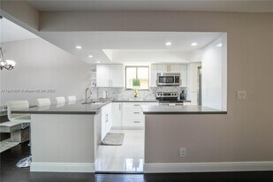 874 NW 79th Ter in Plantation, FL - Building Photo