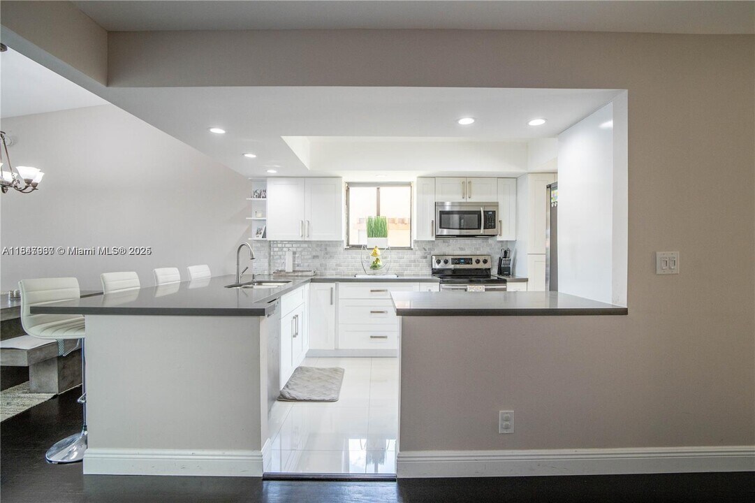 874 NW 79th Ter in Plantation, FL - Building Photo