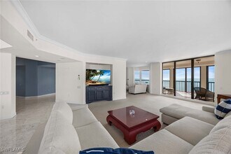 8171 Bay Colony Dr in Naples, FL - Building Photo - Building Photo