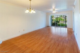 108 Pebble Shores Dr in Naples, FL - Building Photo