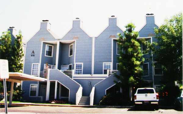 Centercrest Condominiums in Mesa, AZ - Building Photo