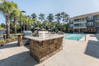 Parkside at the Highlands Apartments in Savannah, GA - Building Photo - Building Photo