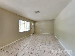 2932 E 148th Ave in Lutz, FL - Building Photo - Building Photo