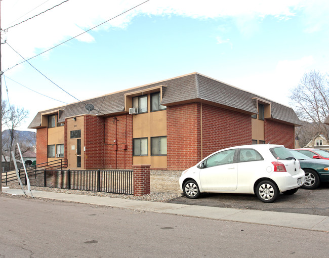 Primm Manor Apartments in Colorado Springs, CO - Foto de edificio - Building Photo