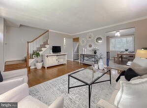 13519 Grenoble Dr in Rockville, MD - Building Photo - Building Photo