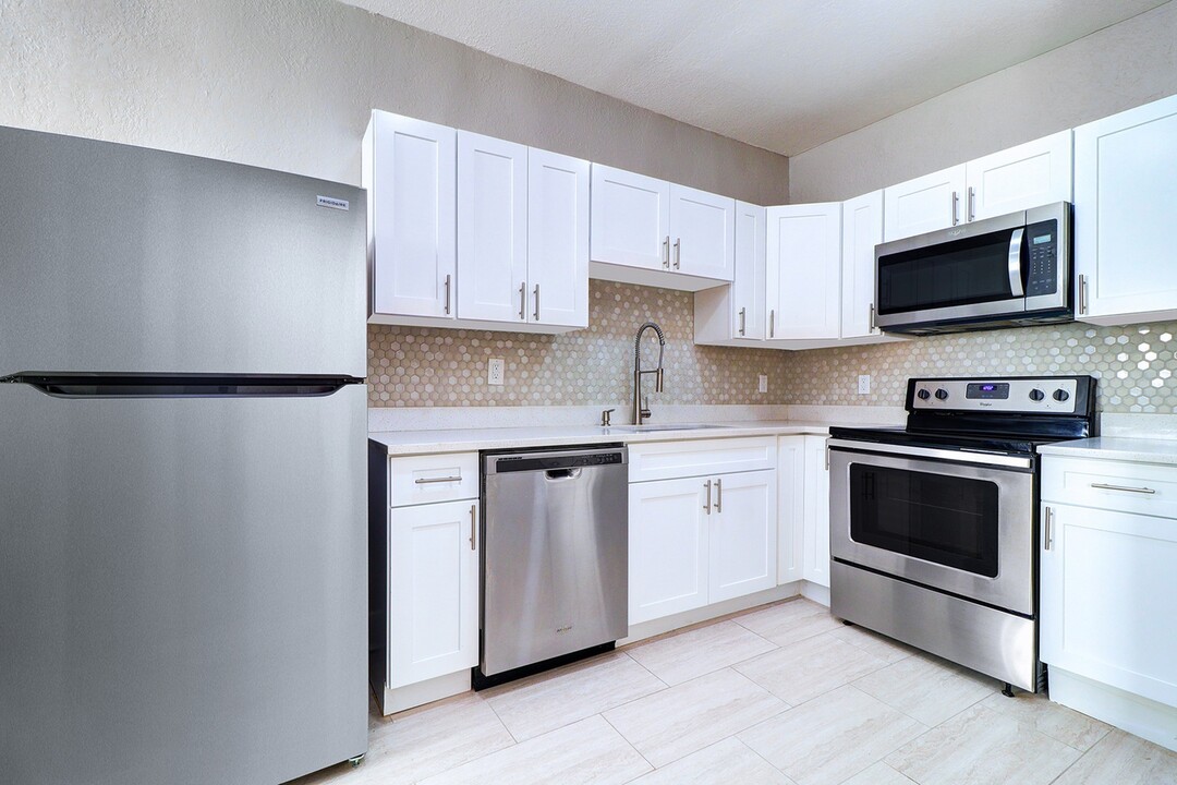The Hyde Park Collection in Tampa, FL - Building Photo