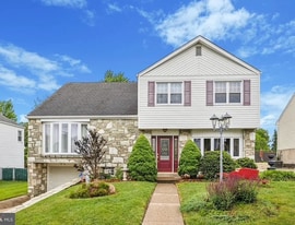 9813 Ferndale St in Philadelphia, PA - Building Photo