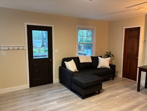 233 Ashwood Terrace in Stratford, CT - Foto de edificio - Building Photo