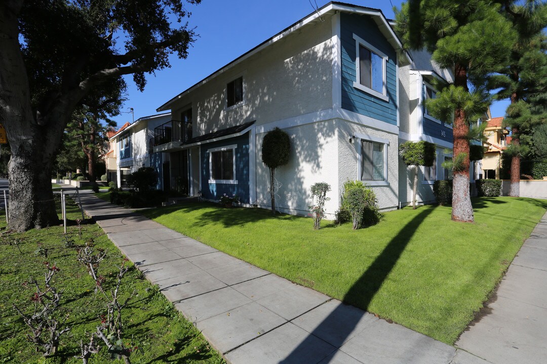 521 E Live Oak Ave in Arcadia, CA - Building Photo