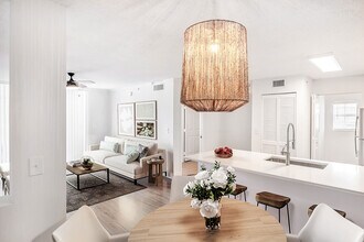Windsor Pembroke Pines in Pembroke Pines, FL - Building Photo - Building Photo