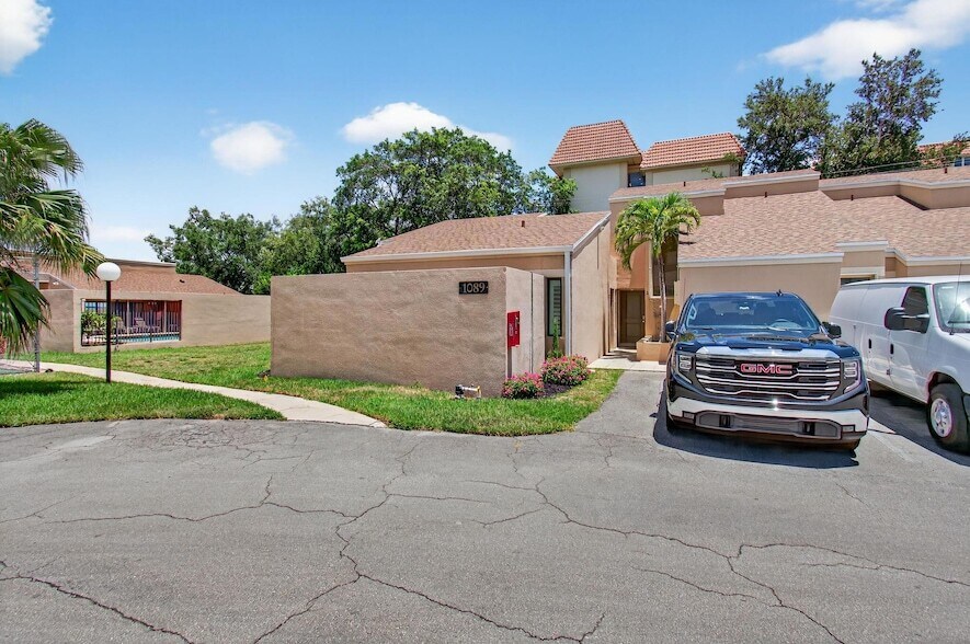 1089 NW 13th St, Unit 1 in Boca Raton, FL - Building Photo