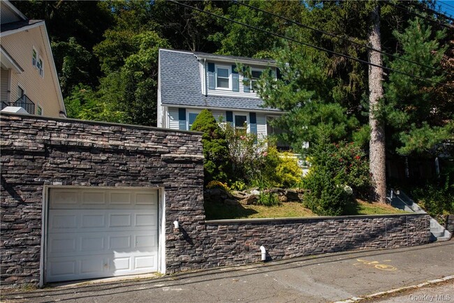 37 S Washington Ave in Hartsdale, NY - Building Photo - Building Photo