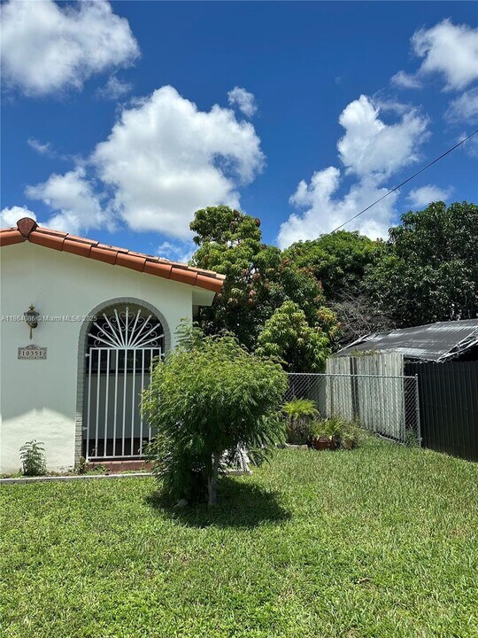 10351 SW 7th St in Miami, FL - Building Photo