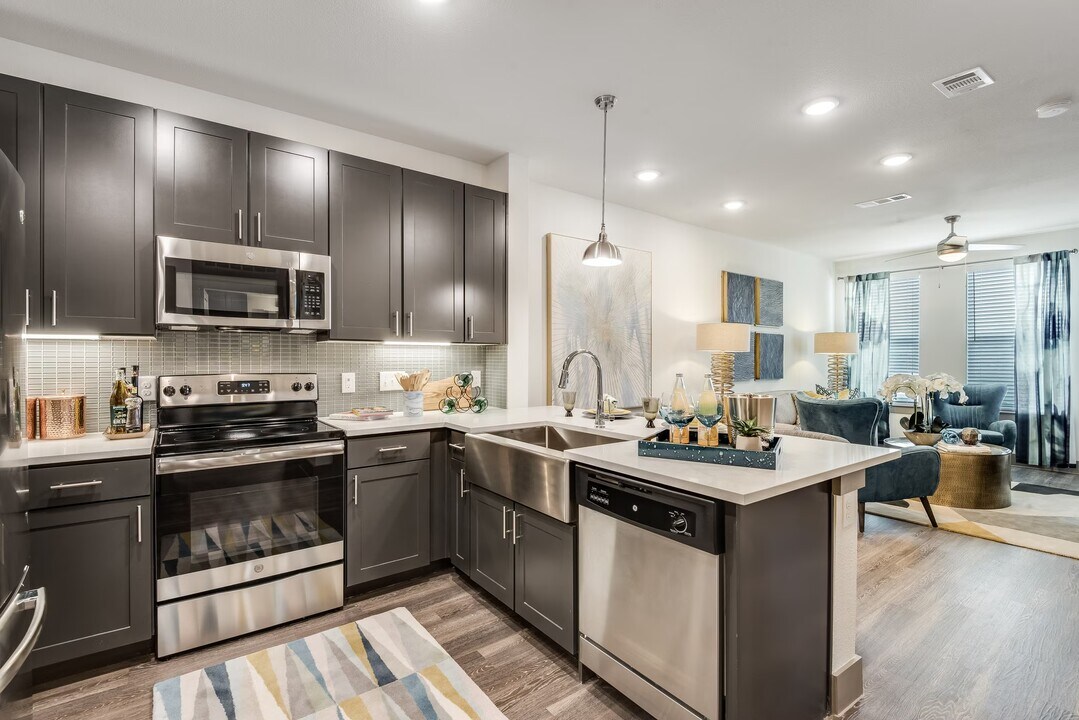 14001 Horseshoe Bend in Conroe, TX - Building Photo