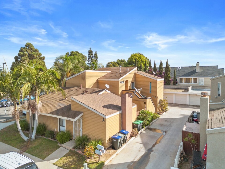 2280 Pamela Ln in Costa Mesa, CA - Building Photo