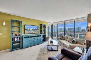 3600 Yacht Club Dr in Aventura, FL - Building Photo