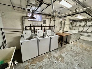 1411 Toberman St, Unit 208 in Los Angeles, CA - Building Photo - Building Photo