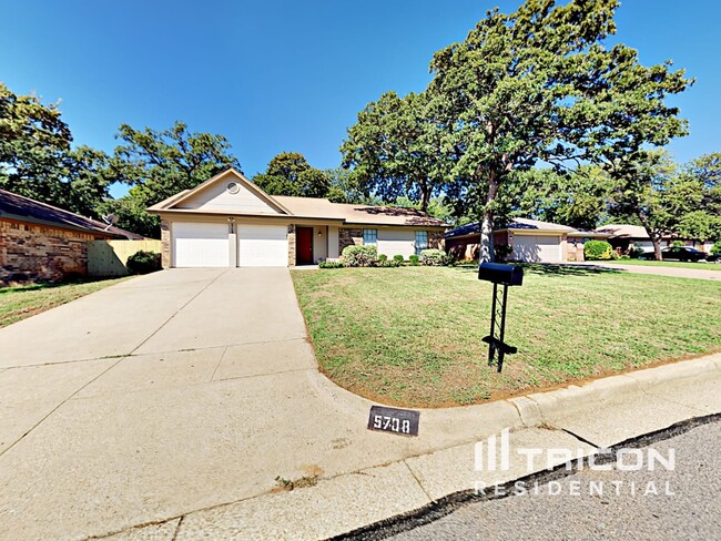 5708 Woodsetter Ct in Arlington, TX - Foto de edificio - Building Photo