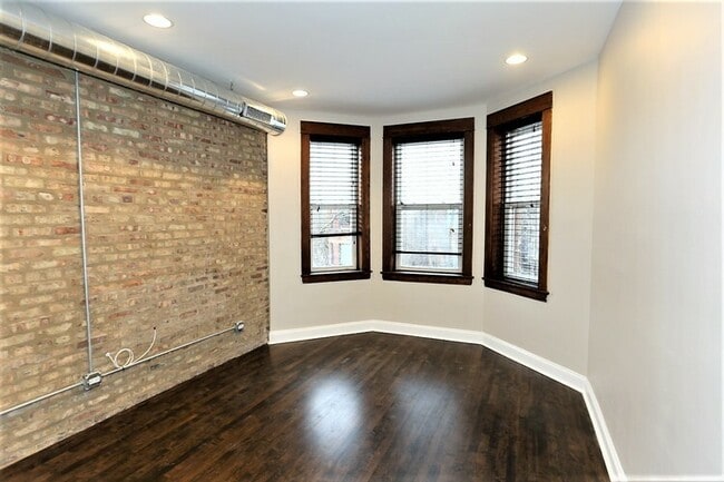 2647 N Sacramento Ave, Unit G in Chicago, IL - Building Photo - Building Photo