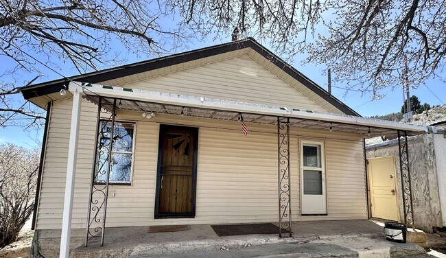 853 Main St in Pioche, NV - Foto de edificio - Building Photo