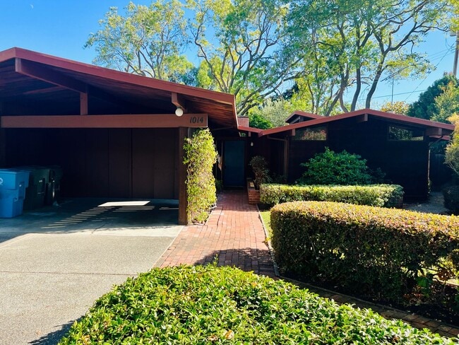 property at 1014 Moffett Cir