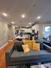 118 Holland St in Somerville, MA - Building Photo - Building Photo