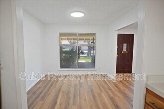 19555 Four Oaks St in Santa Clarita, CA - Building Photo - Building Photo