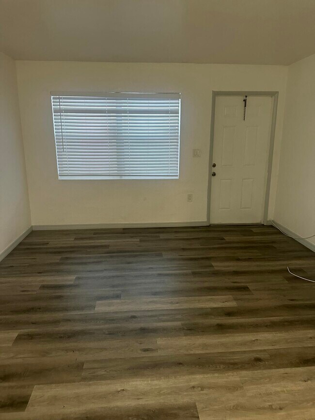 555 W 6th St in Riviera Beach, FL - Building Photo - Building Photo