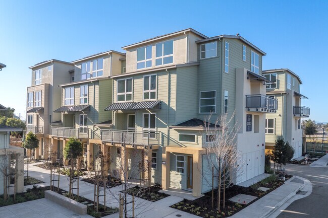 Fusion Townhomes and Live-work Homes in Hayward, CA - Foto de edificio - Building Photo