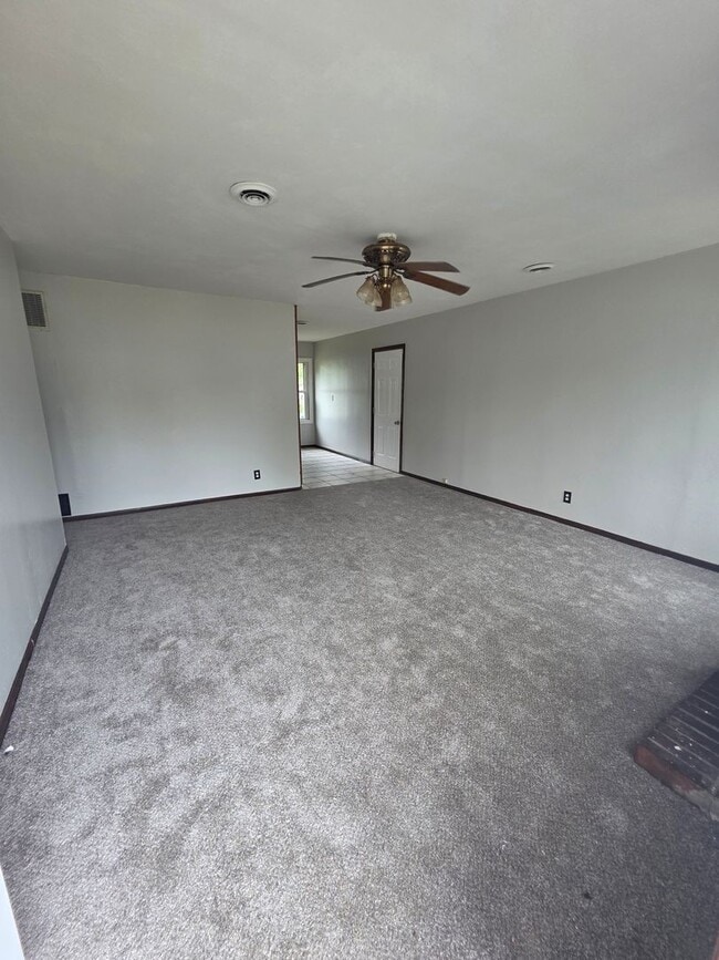 717 St Paul Dr in Sauget, IL - Building Photo - Building Photo
