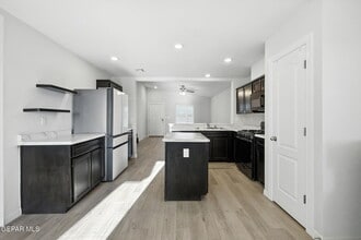 1033 Candelilla St in Horizon City, TX - Foto de edificio - Building Photo