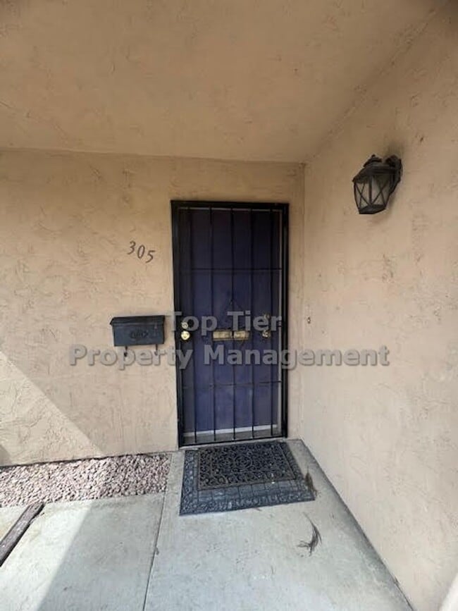 305 Stage Coach Rd in Oceanside, CA - Building Photo - Building Photo