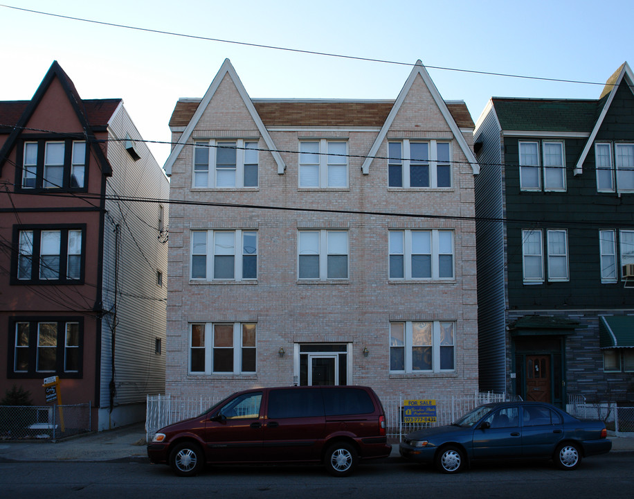 35 Long St in Jersey City, NJ - Building Photo