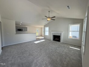 91 Oakfield Trce Dr in Four Oaks, NC - Foto de edificio - Building Photo