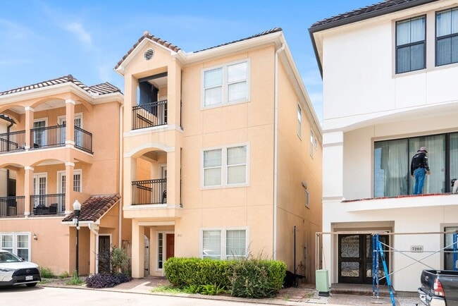7143 Laguna Villas