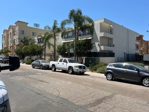 5540 Lindo Paseo, Unit Campus Walk Condos in San Diego, CA - Foto de edificio - Building Photo