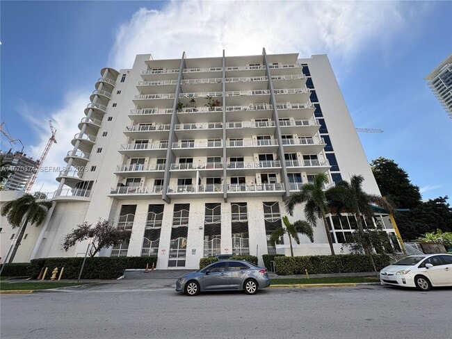 444 NE 30th St, Unit 906 in Miami, FL - Building Photo - Building Photo