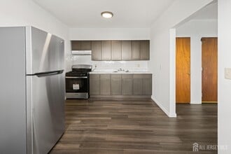 2063 Elizabeth Ave in Rahway, NJ - Building Photo - Building Photo