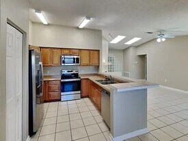 285 Millstone Dr in Palm Harbor, FL - Building Photo