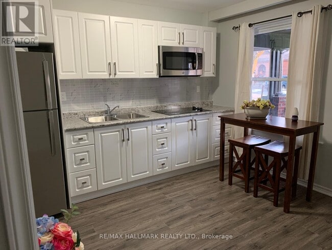 70 Rockwell Ave in Toronto, ON - Building Photo - Building Photo