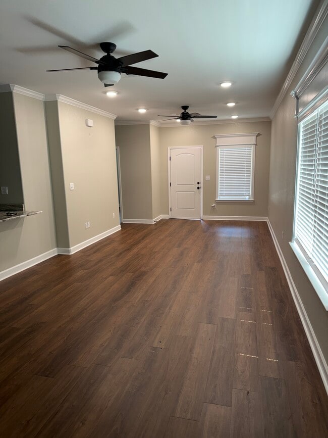 212 S Elm St, Unit Apt B